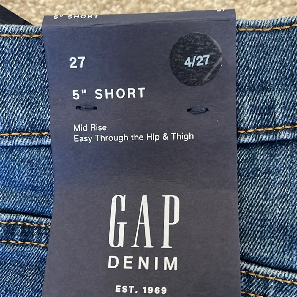 Gap Shorts - Picture 3 of 3